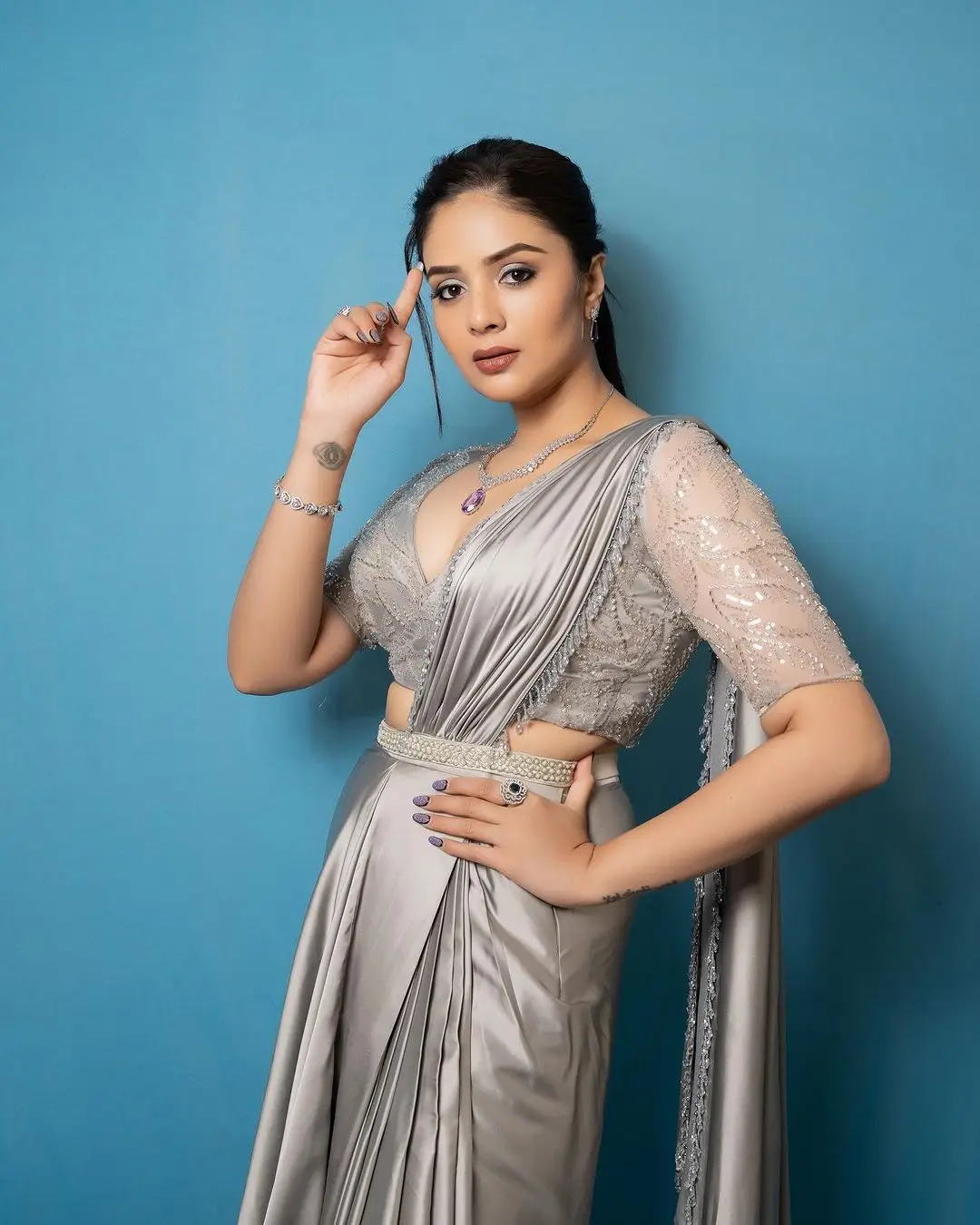 maa tv actress sreemukhi in traditional blue saree blouse